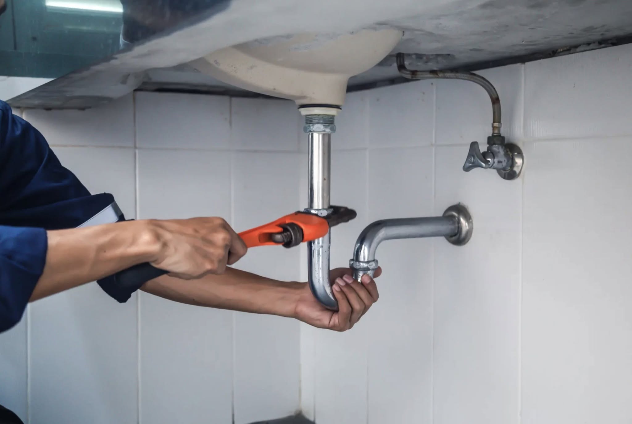 Professional plumbing tools and copper pipe fittings